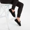 Pantoufles anti-d&eacute;rapantes fourr&eacute;es noir femme
