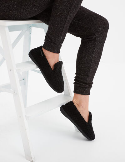 Pantoufles anti-d&eacute;rapantes fourr&eacute;es noir femme