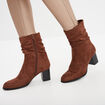 Bottines plissées aspect daim à talons marron femme