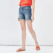 Short slim en jean d&eacute;lav&eacute; denim stone femme