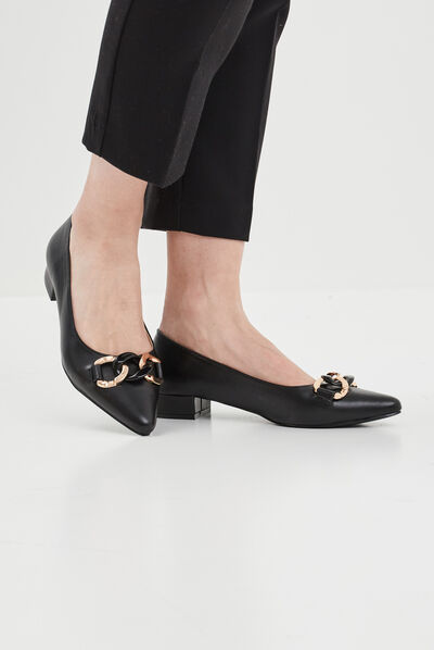 Ballerines détails chaînes bouts pointus noir femme