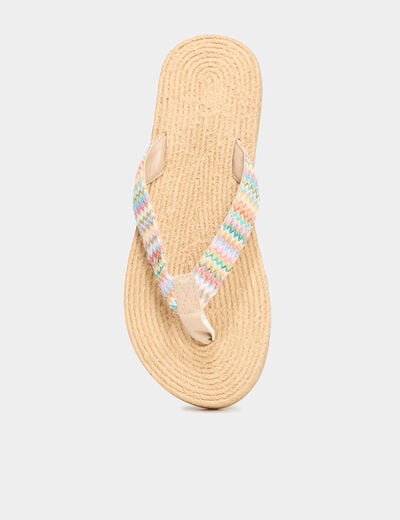 Tongs de plage détails tressés sable femme