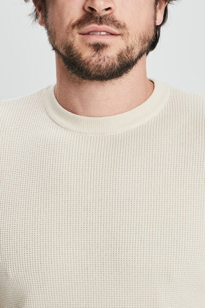 Pull en maille textur&eacute;e col rond creme homme