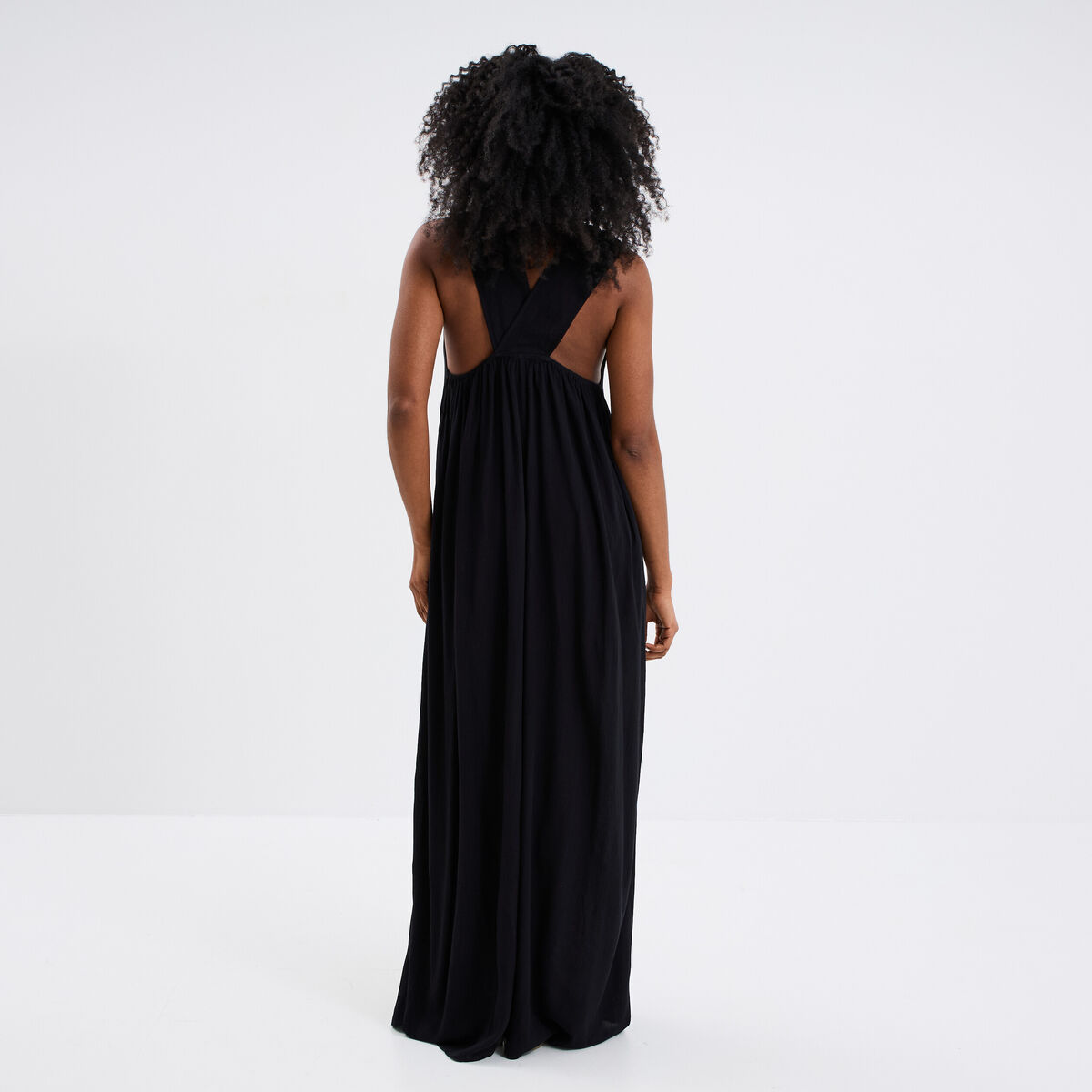 Robe longue bretelles bijoux noir femme