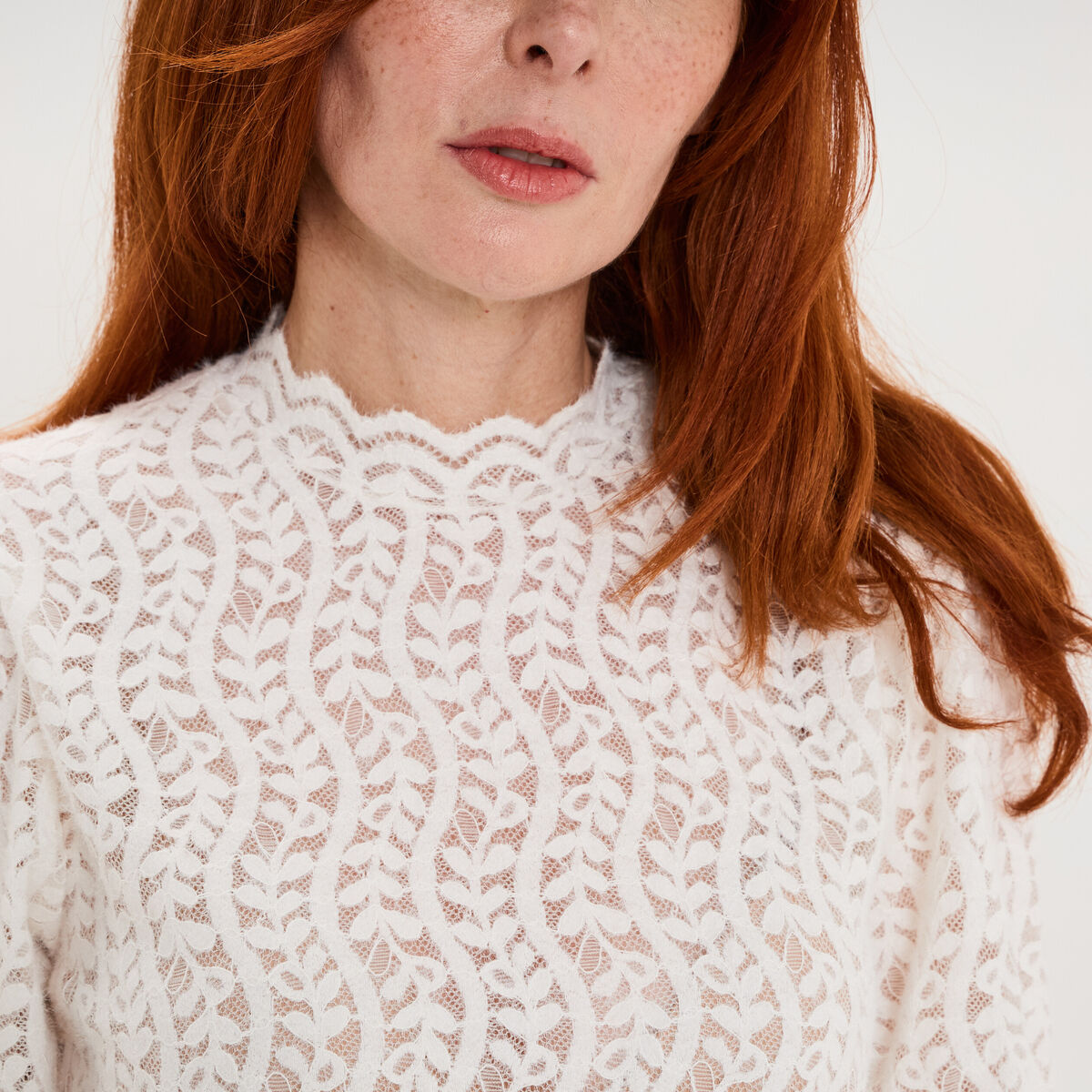 Blouse dentelle col montant blanc femme