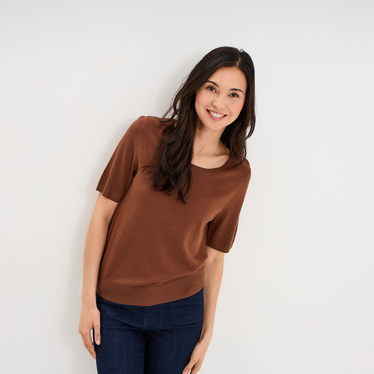 Pull manches courtes col rond marron fonc&eacute; femme