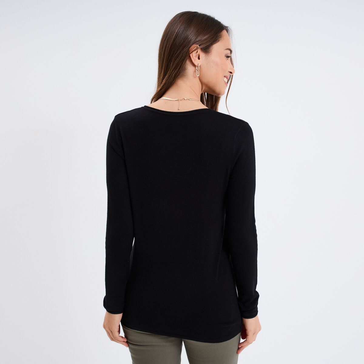 Pull ajusté avec col en V noir femme