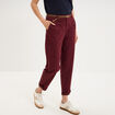 Pantalon chino regular ceinture tress&eacute;e violet fonc&eacute; femme