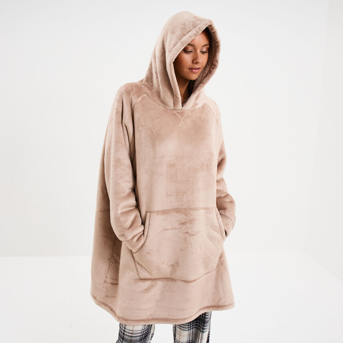 Poncho plaid effet velours &agrave; capuche beige femme