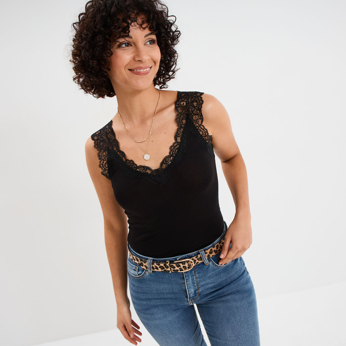 D&eacute;bardeur ajust&eacute; avec dentelle col V noir femme
