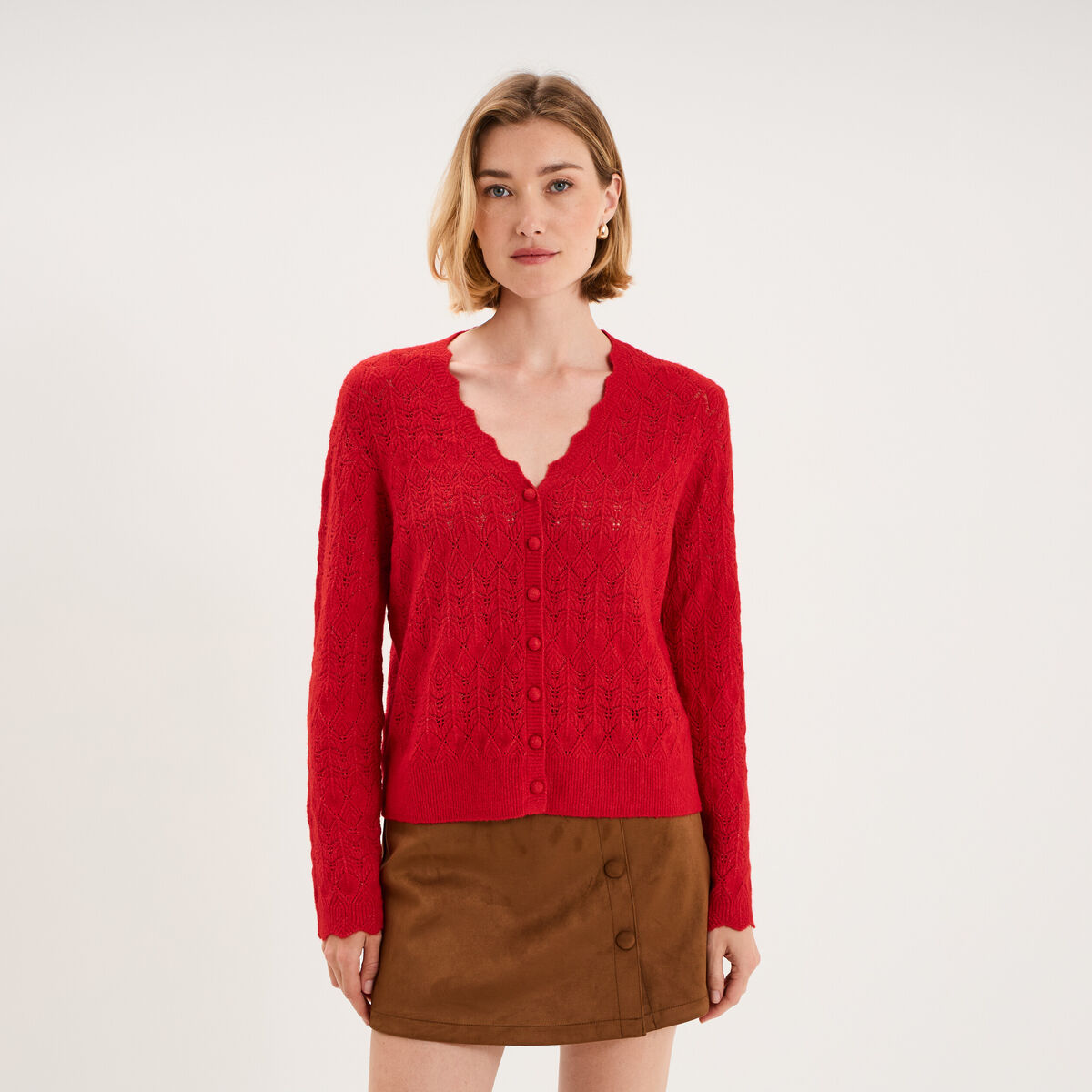 Gilet col V maille ajour&eacute;e boutonn&eacute; rouge femme