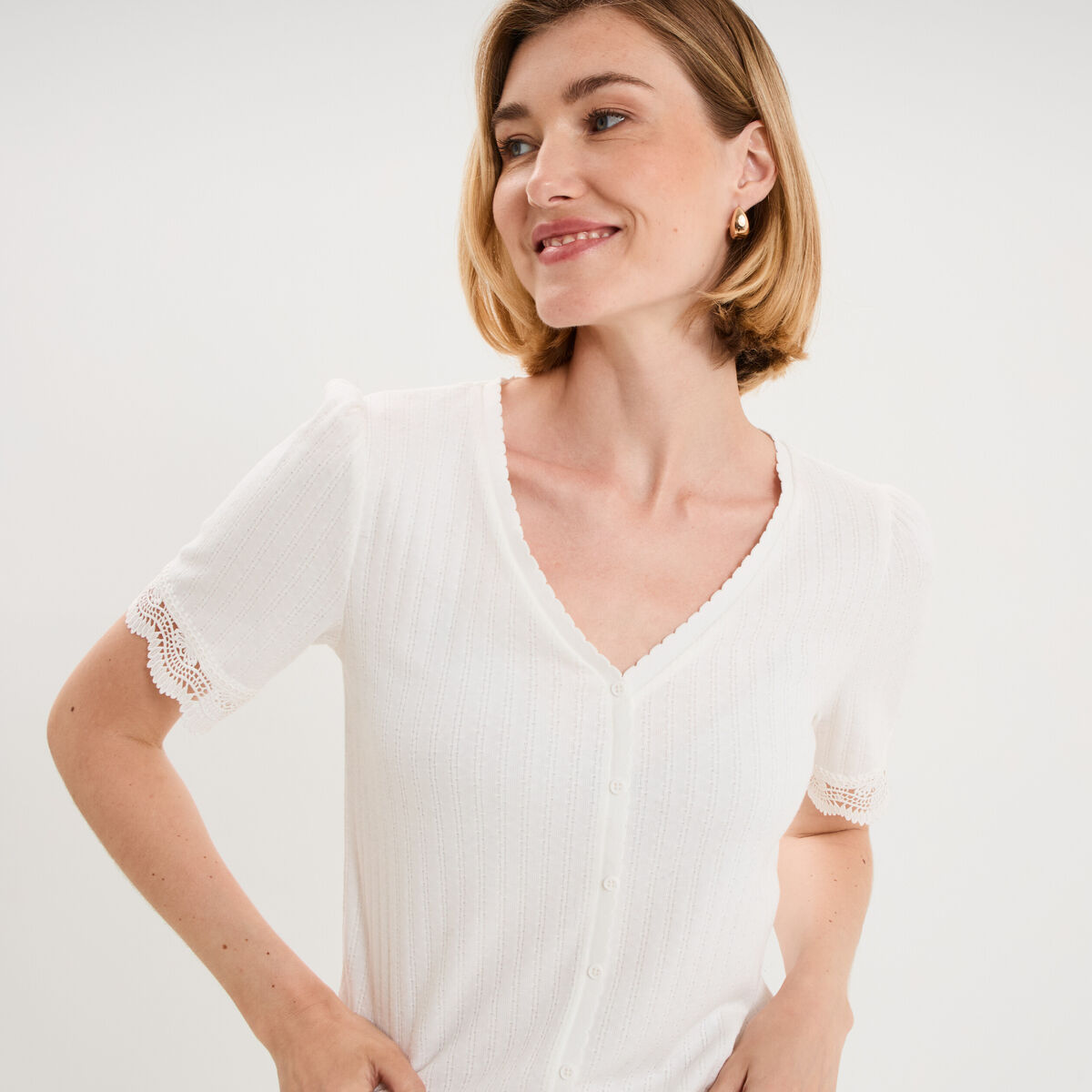 Blouse manches courtes col V dentelle blanc femme