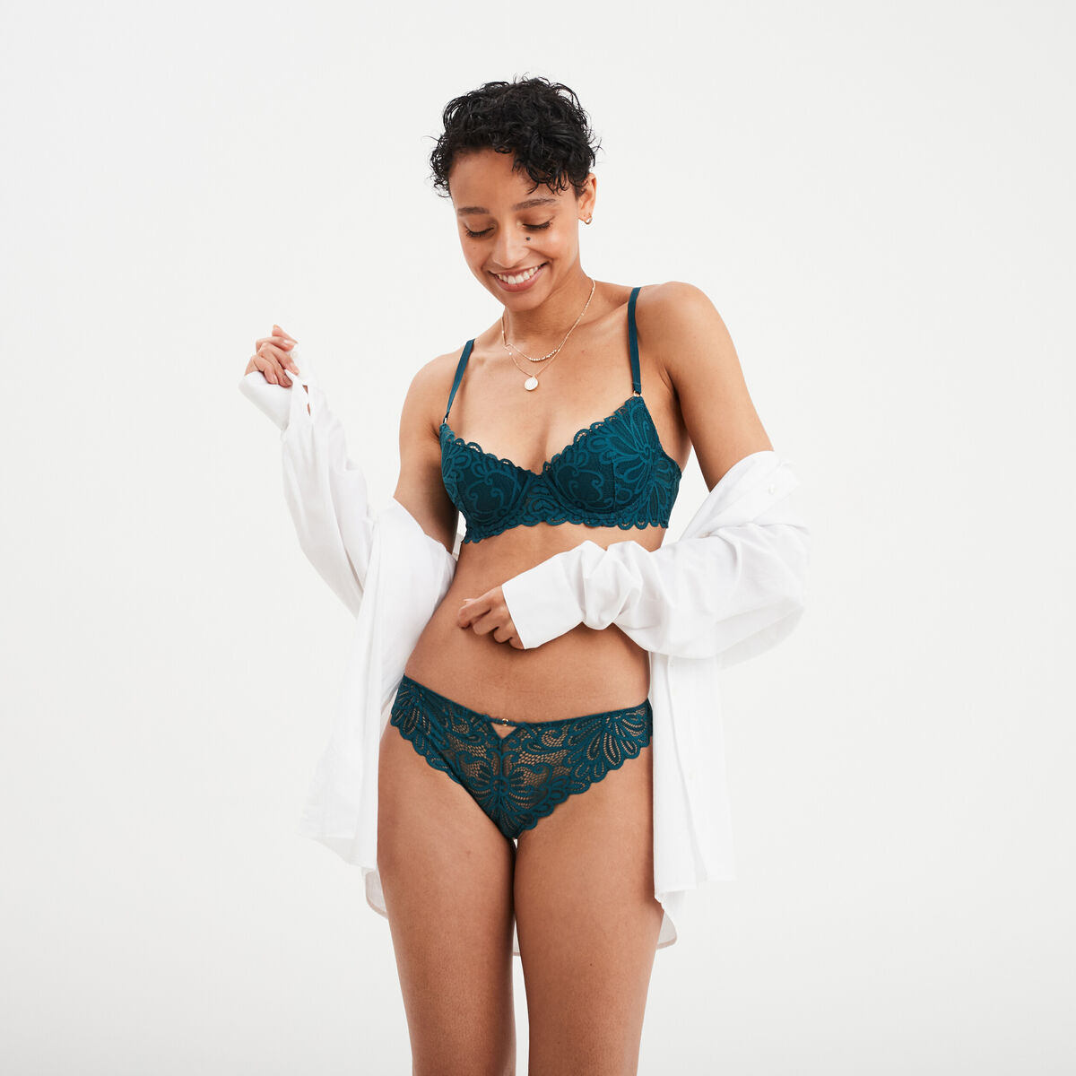 Tanga en dentelle vert canard femme