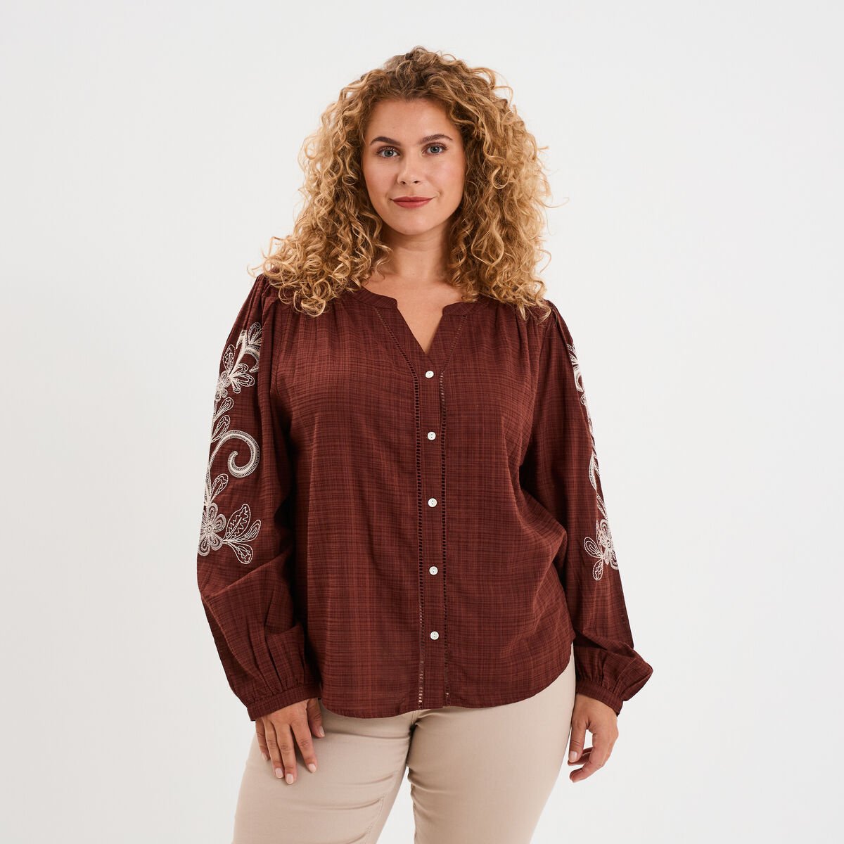 Blouse manches brodées col tunisien marron femme grande taille