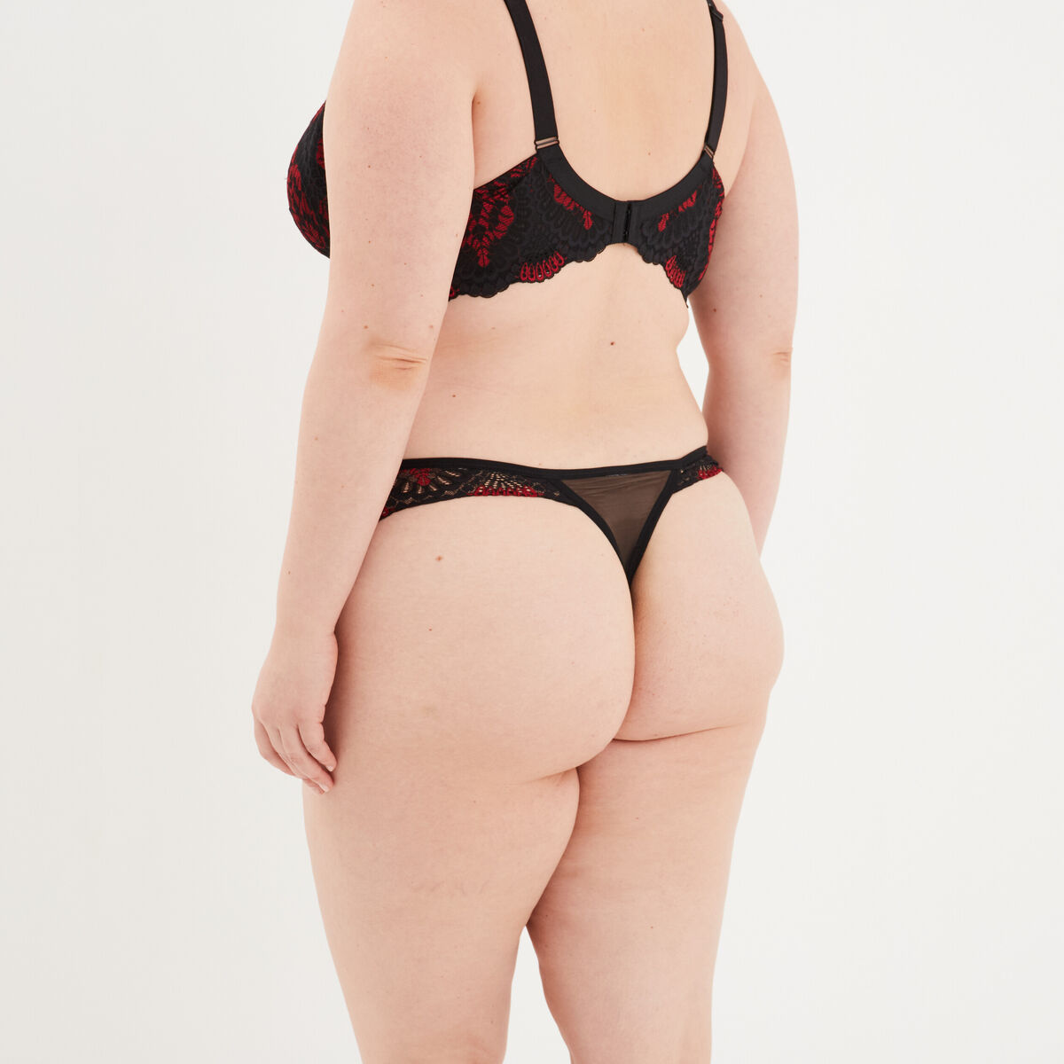 String dentelle rose framboise femme grande taille