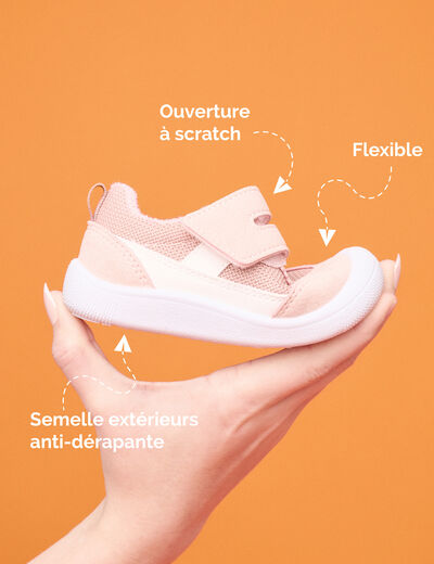 Baskets basses &agrave; semelles souples rose b&eacute;b&eacute; fille