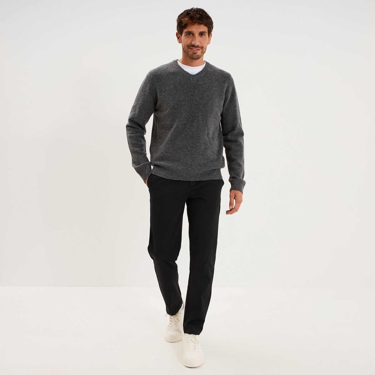 Pull droit col en V manches longues gris homme