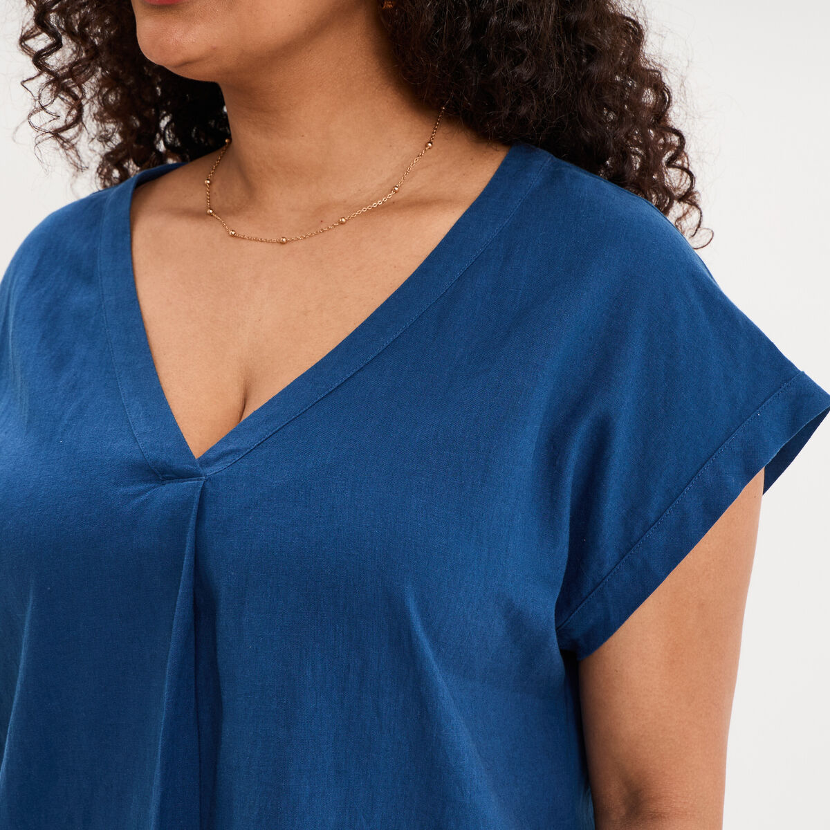 Blouse col V manches courtes m&eacute;lange lin bleu marine femme grande taille