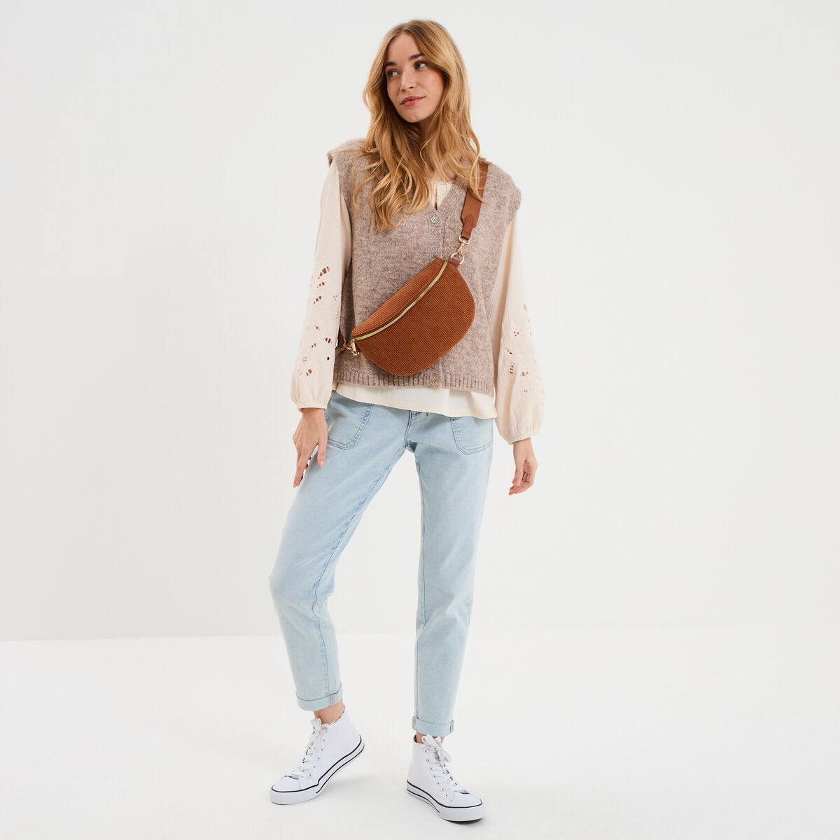 Blouse manches brod&eacute;es ajour&eacute;es coton beige femme