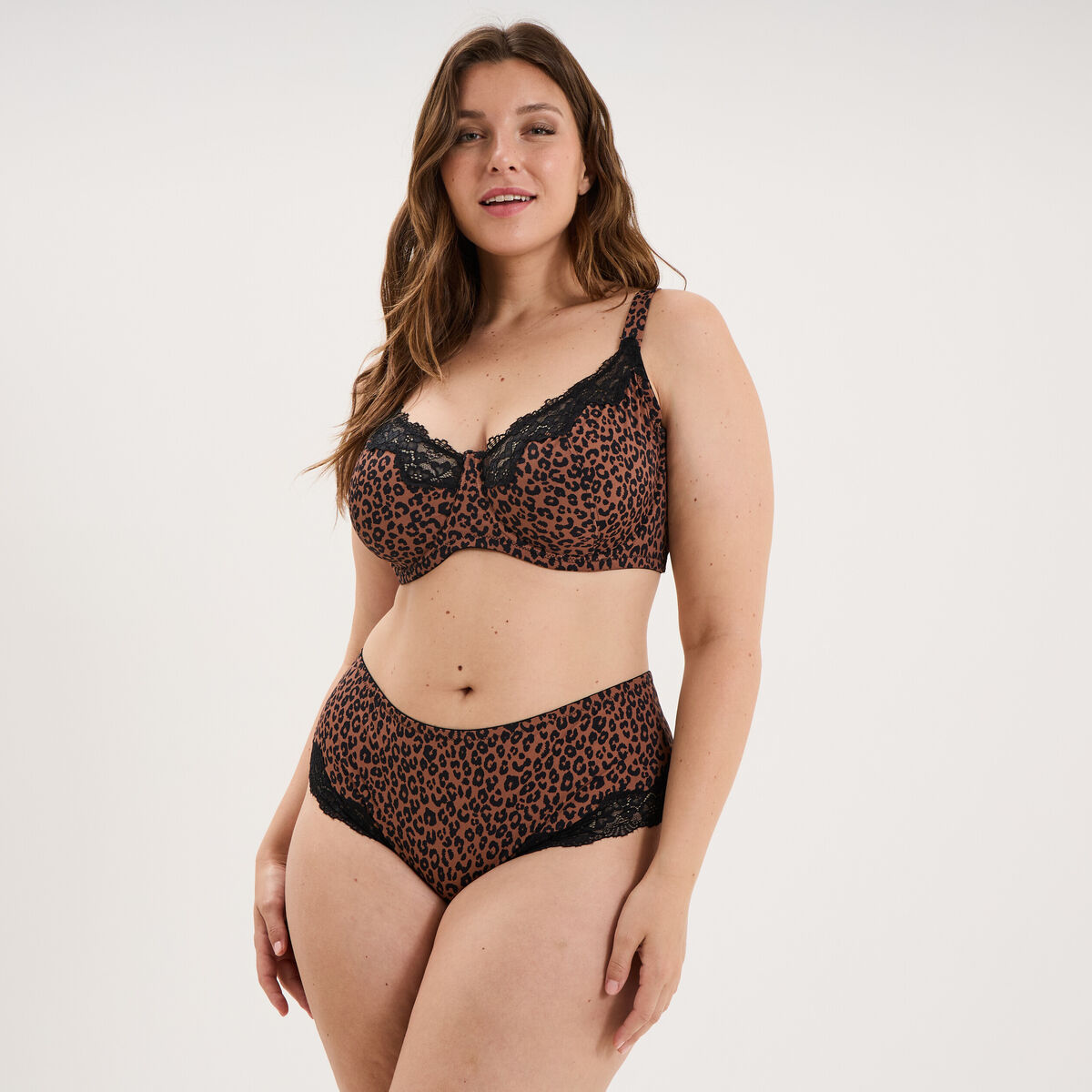 Shorty microfibre empi&egrave;cements dentelle marron femme grande taille