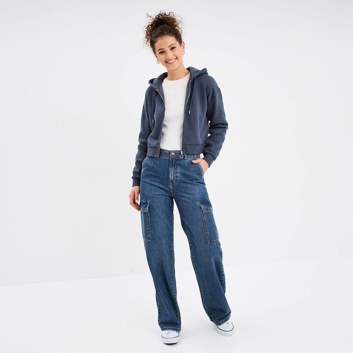 Sweat zippé à capuche court bleu gris femme