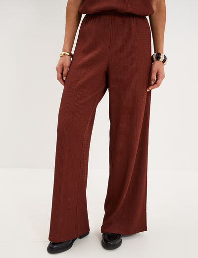 Pantalon effet gaufr&eacute; fluide bordeaux femme