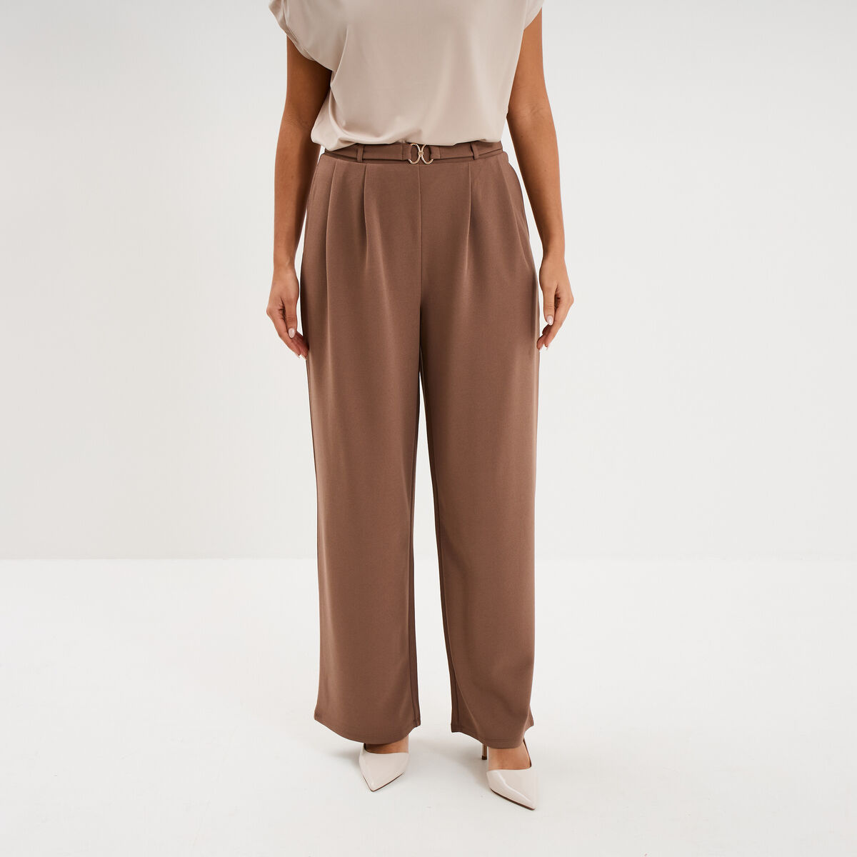 Pantalon &agrave; pinces large fluide marron clair femme
