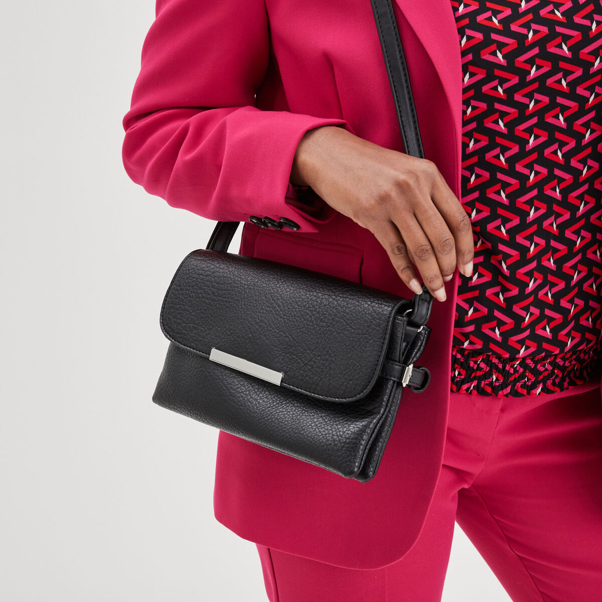 Sac en bandoulière avec rabat noir femme