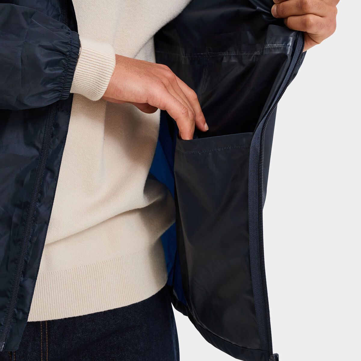 Veste coupe-vent imperm&eacute;able &agrave; capuche bleu marine mixte