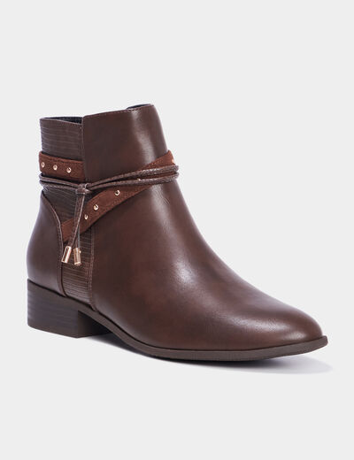 Bottines à talons plats détails cloutés marron femme