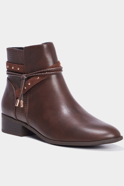 Bottines &agrave; talons plats d&eacute;tails clout&eacute;s marron femme