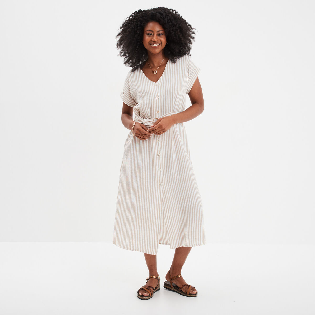 Robe chemise longueur genou ceinturée beige femme