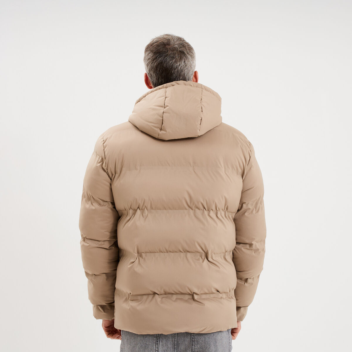 Doudoune courte &agrave; capuche d&eacute;perlante taupe homme