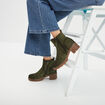 Bottines &agrave; talons effet daim zipp&eacute;es vert kaki femme