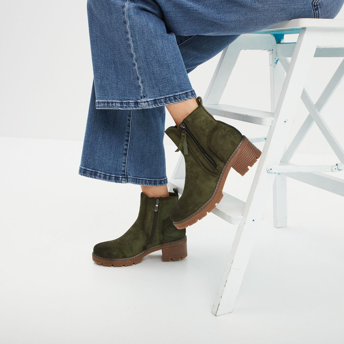 Bottines &agrave; talons effet daim zipp&eacute;es vert kaki femme