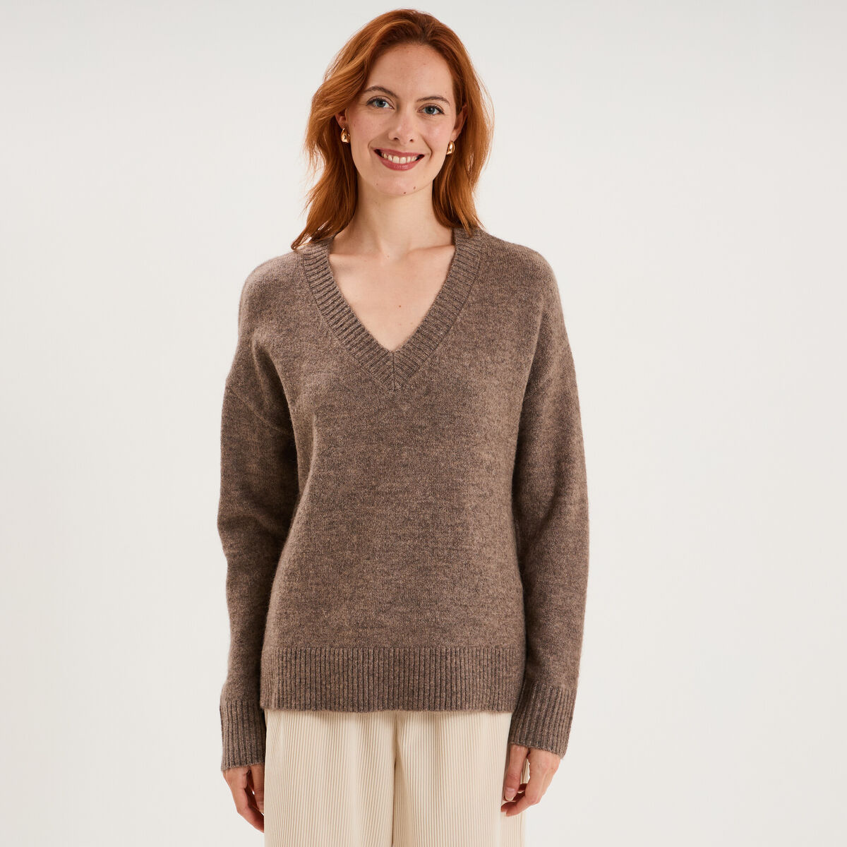 Pull col en V manches longues taupe femme