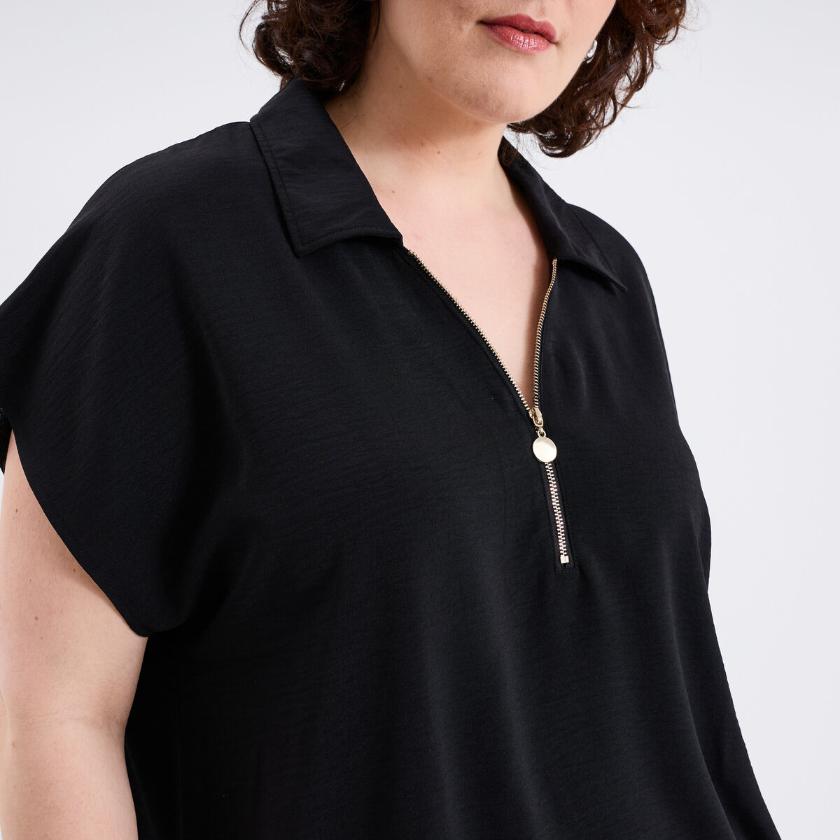 Blouse effet satin manches courtes noir femme grande taille