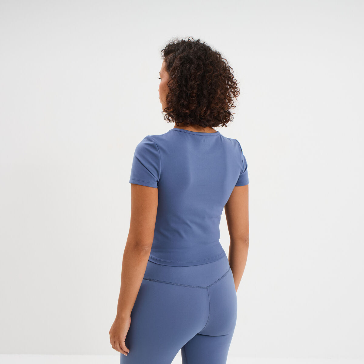 T-shirt de sport court ajust&eacute; bleu fonc&eacute; femme