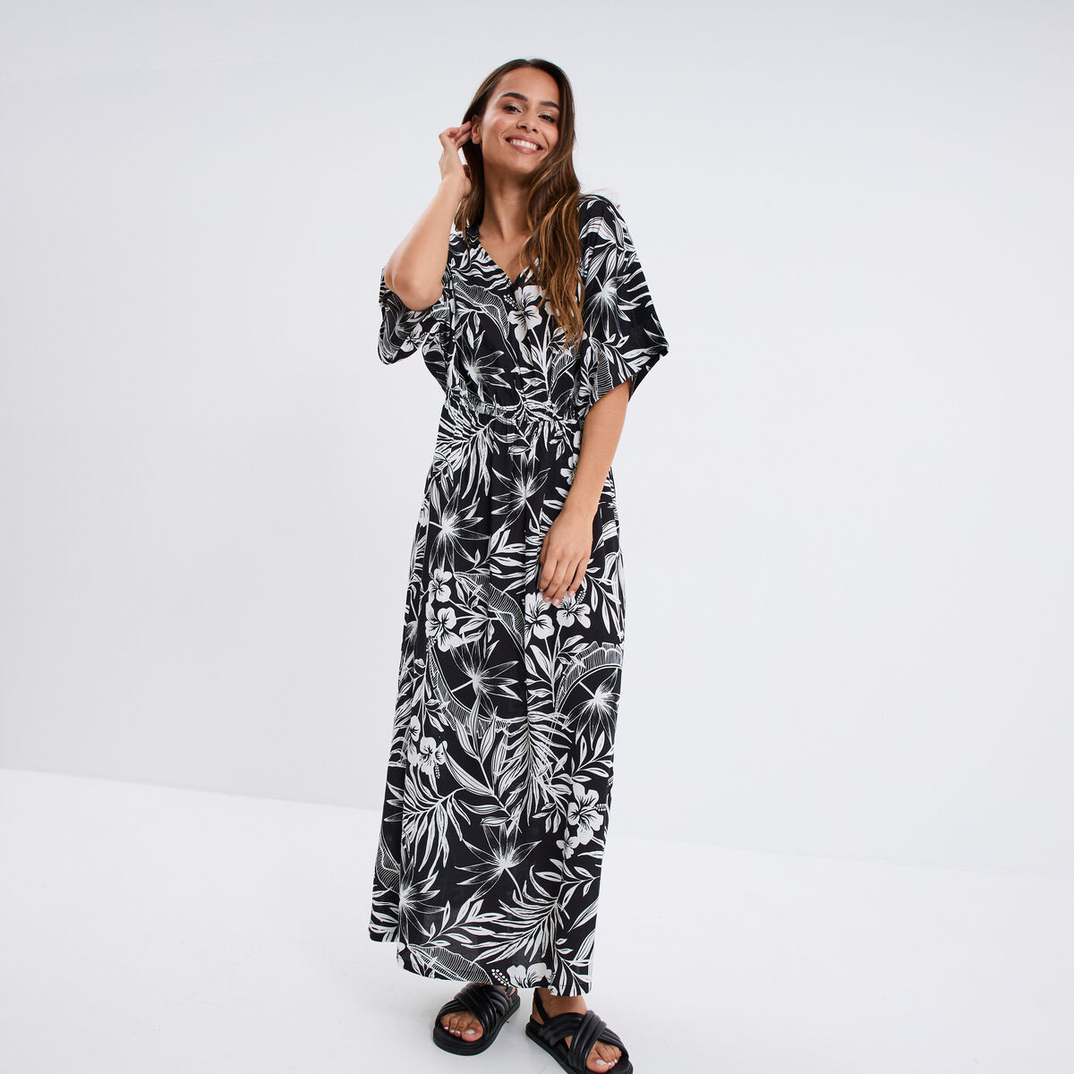 Robe longue col en V manches courtes noir femme