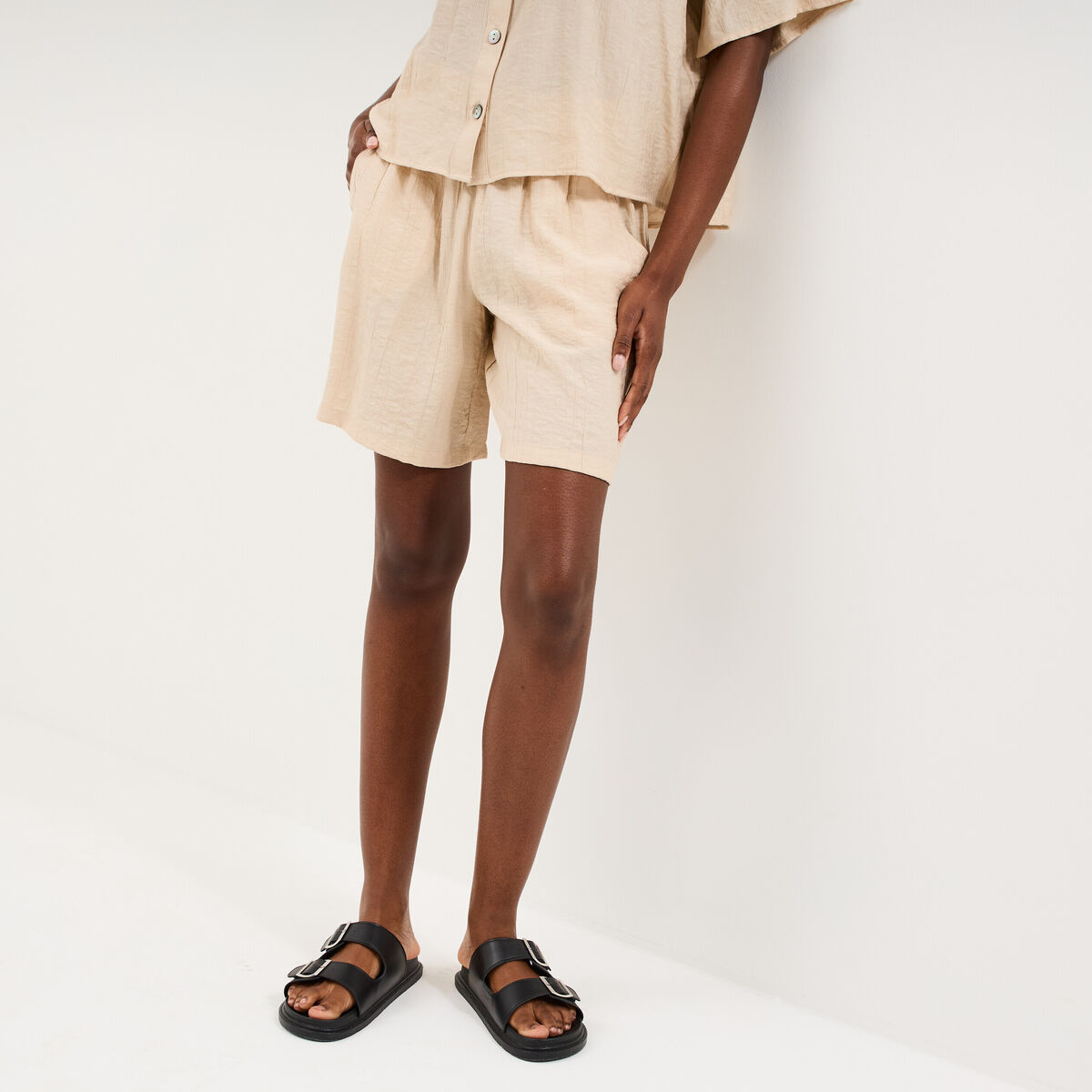 Short droit fluide taille &eacute;lastiqu&eacute;e beige femme