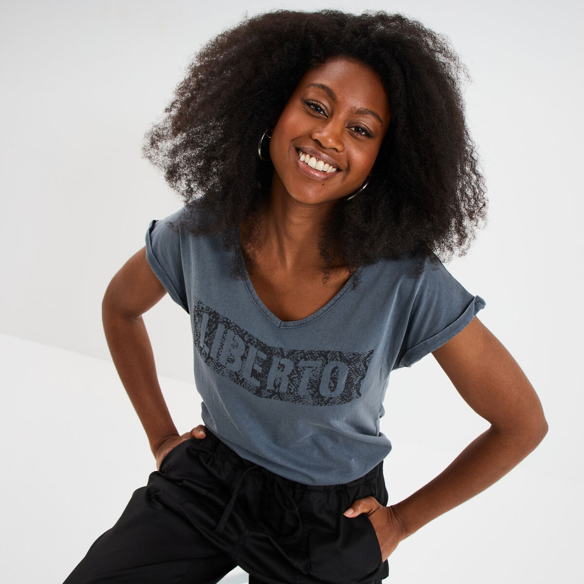 T-shirt d&eacute;lav&eacute; en coton gris femme