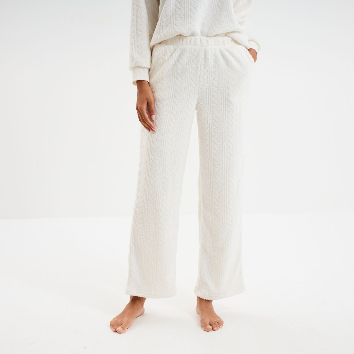 Pantalon effet polaire d&eacute;tails torsades blanc femme