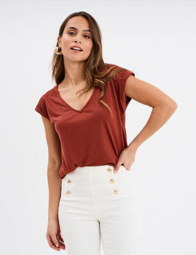 T-shirt col en V dentelle épaules et dos marron cognac femme
