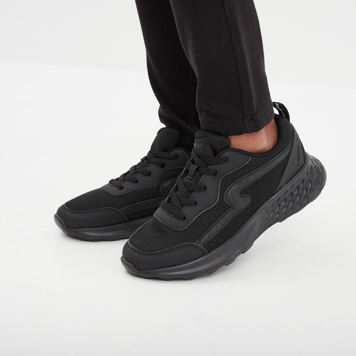 Baskets running à lacets Run-Up noir femme