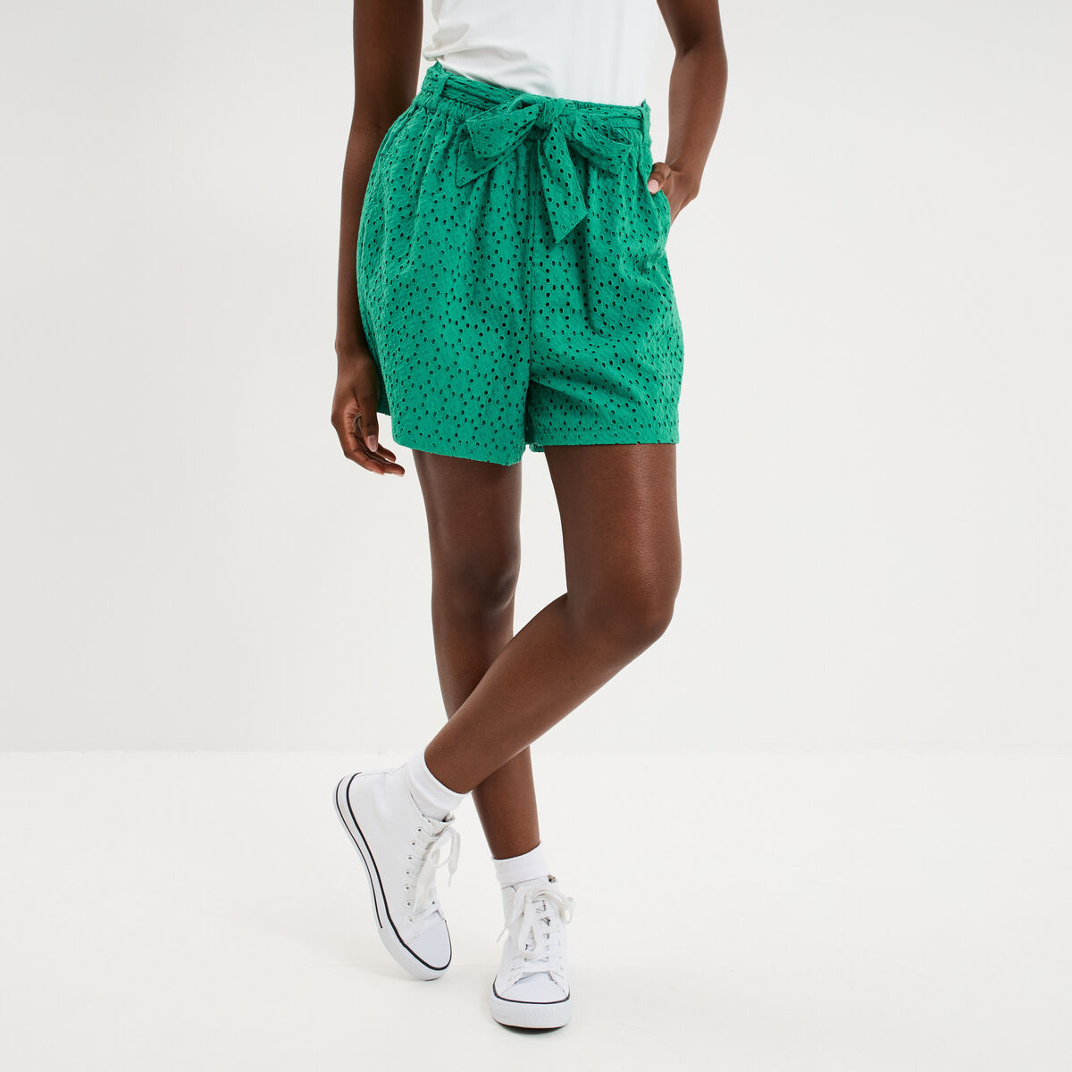 Short large broderie anglaise coton vert canard femme