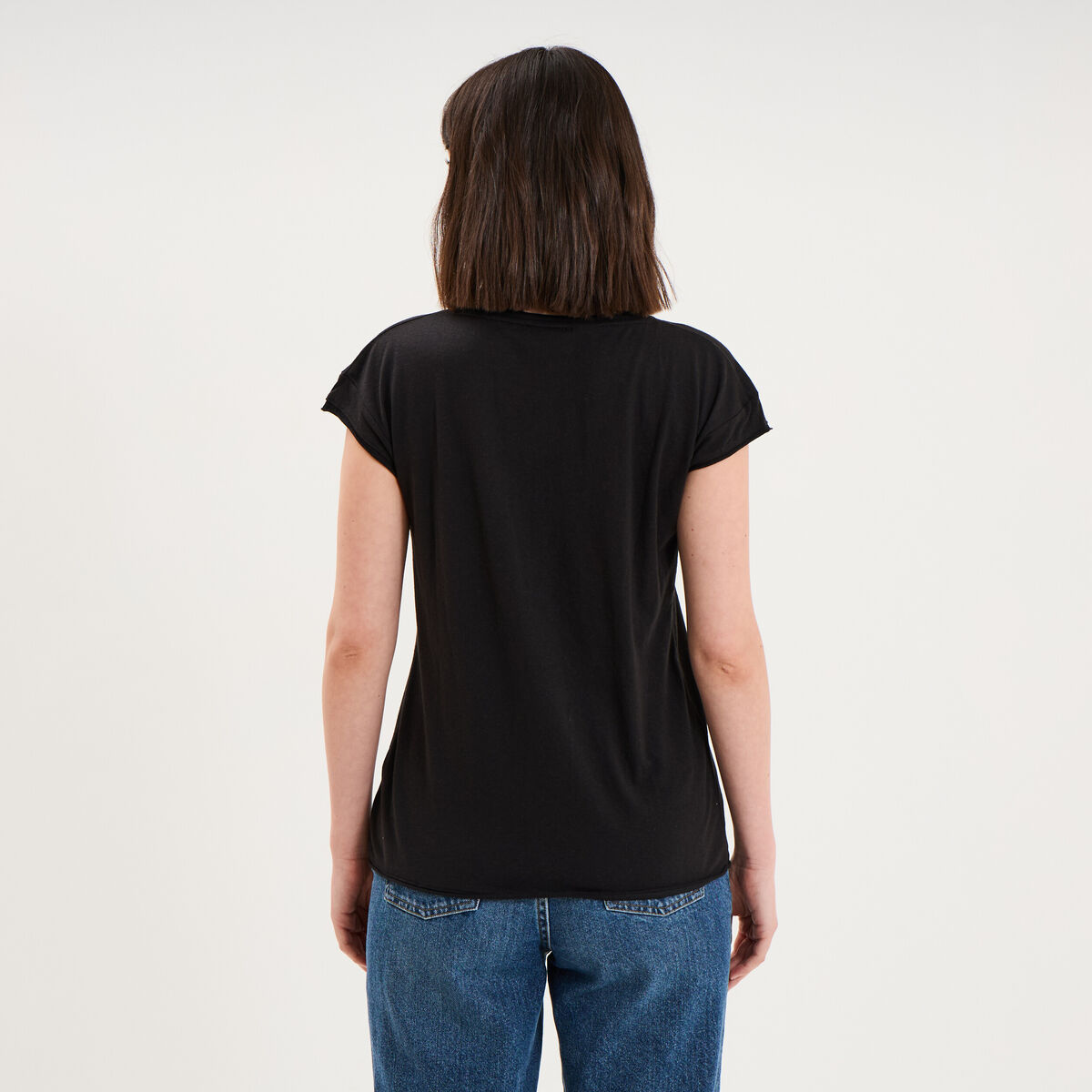 T-shirt col v poche poitrine noir femme