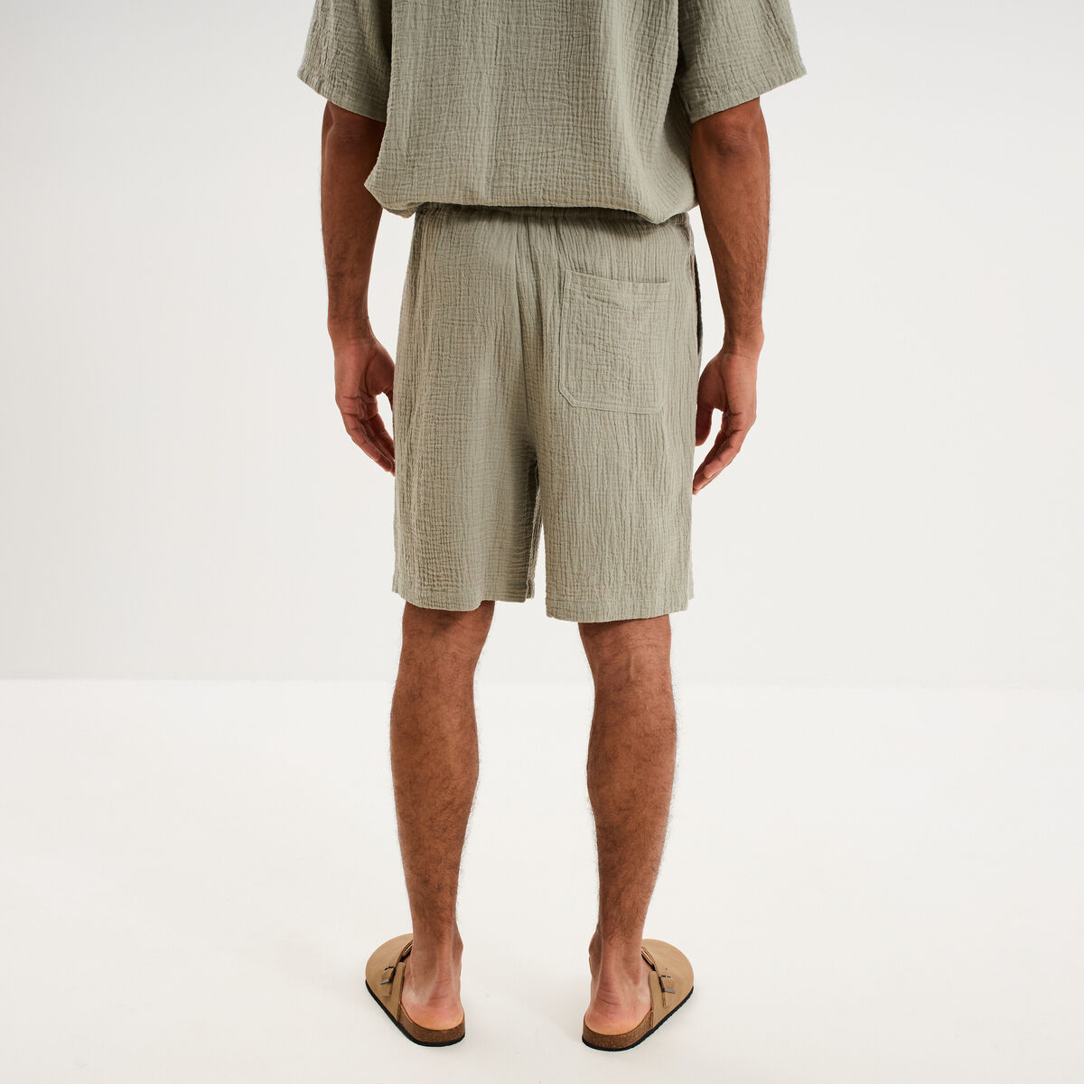 Short chino droit gaze de coton vert clair homme