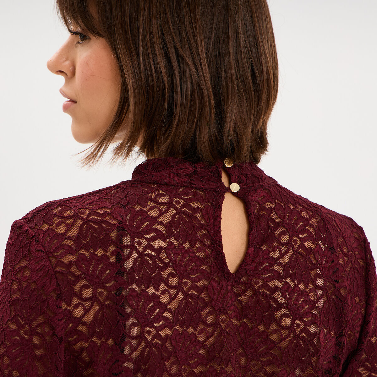 Blouse dentelle col montant violet fonc&eacute; femme