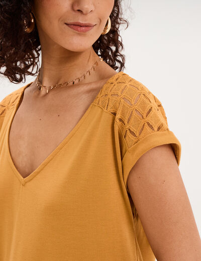 T-shirt col en V ajour&eacute; &eacute;paules et dos jaune moutarde femme