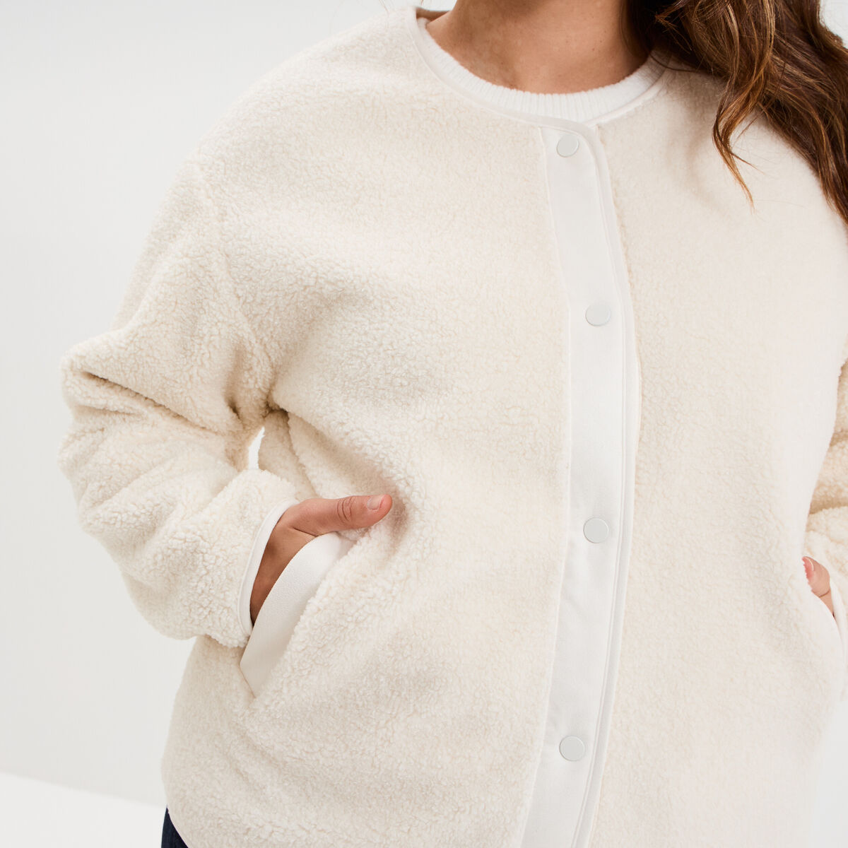 Veste effet polaire boutonn&eacute;e ecru femme grande taille